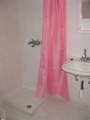 Apartment, 1 Bedroom, Sea View | Bathroom | Shower, towels - Stenna Apartments (Kos)