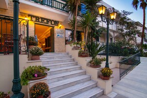 Pintu masuk hartanah