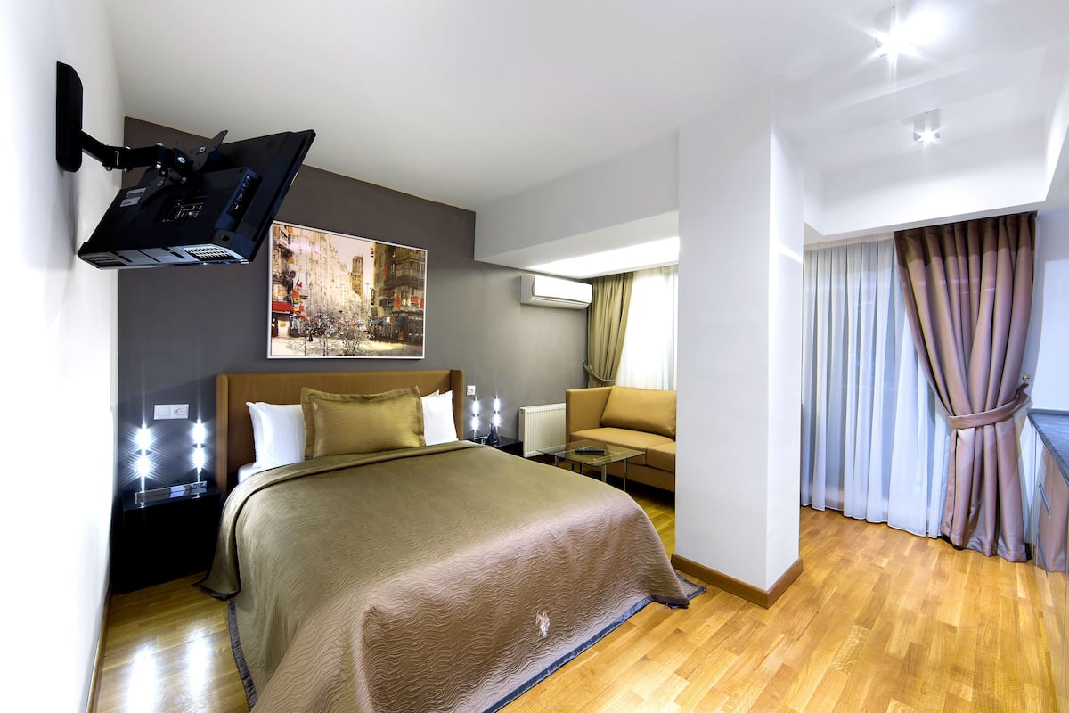1 bedroom, Egyptian cotton sheets, premium bedding, Select Comfort beds