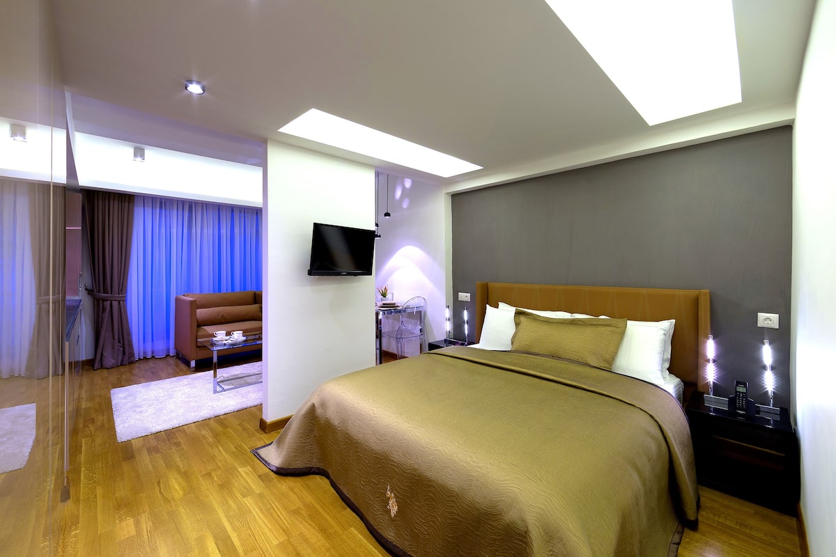 1 bedroom, Egyptian cotton sheets, premium bedding, Select Comfort beds