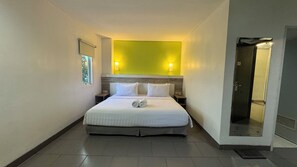 Deluxe Double Room | Premium bedding, in-room safe, desk, soundproofing - IZI Hotels (Bogor)