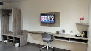 Deluxe Double Room | Premium bedding, in-room safe, desk, soundproofing - IZI Hotels (Bogor)