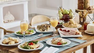 Tägliches Frühstücksbuffet (10 EUR pro Person)