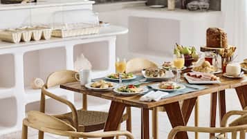 Desayuno buffet (EUR 10 por persona)