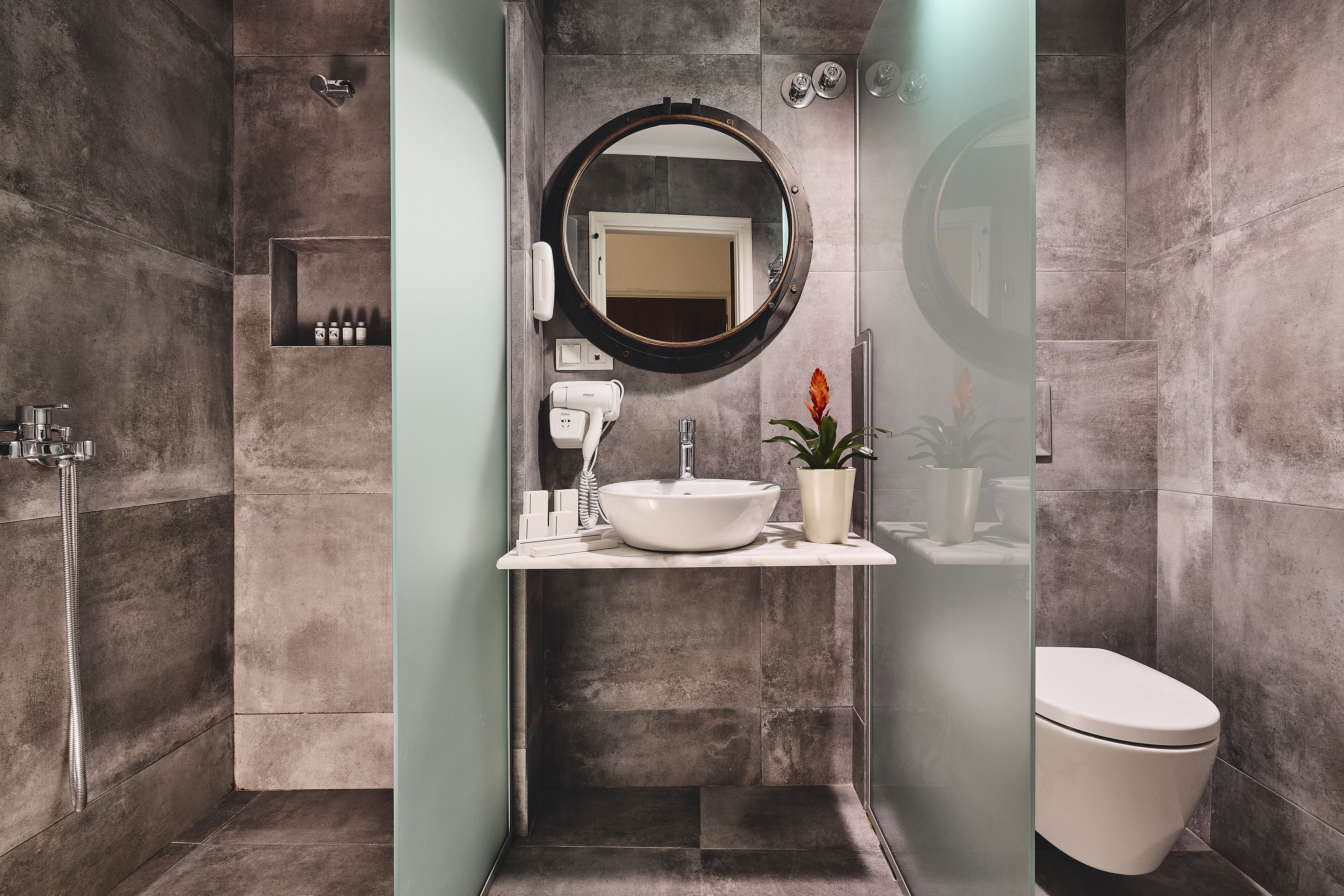 superior double room, 1 double or 2 single beds | bathroom | shower, free toiletries, hair dryer, towels