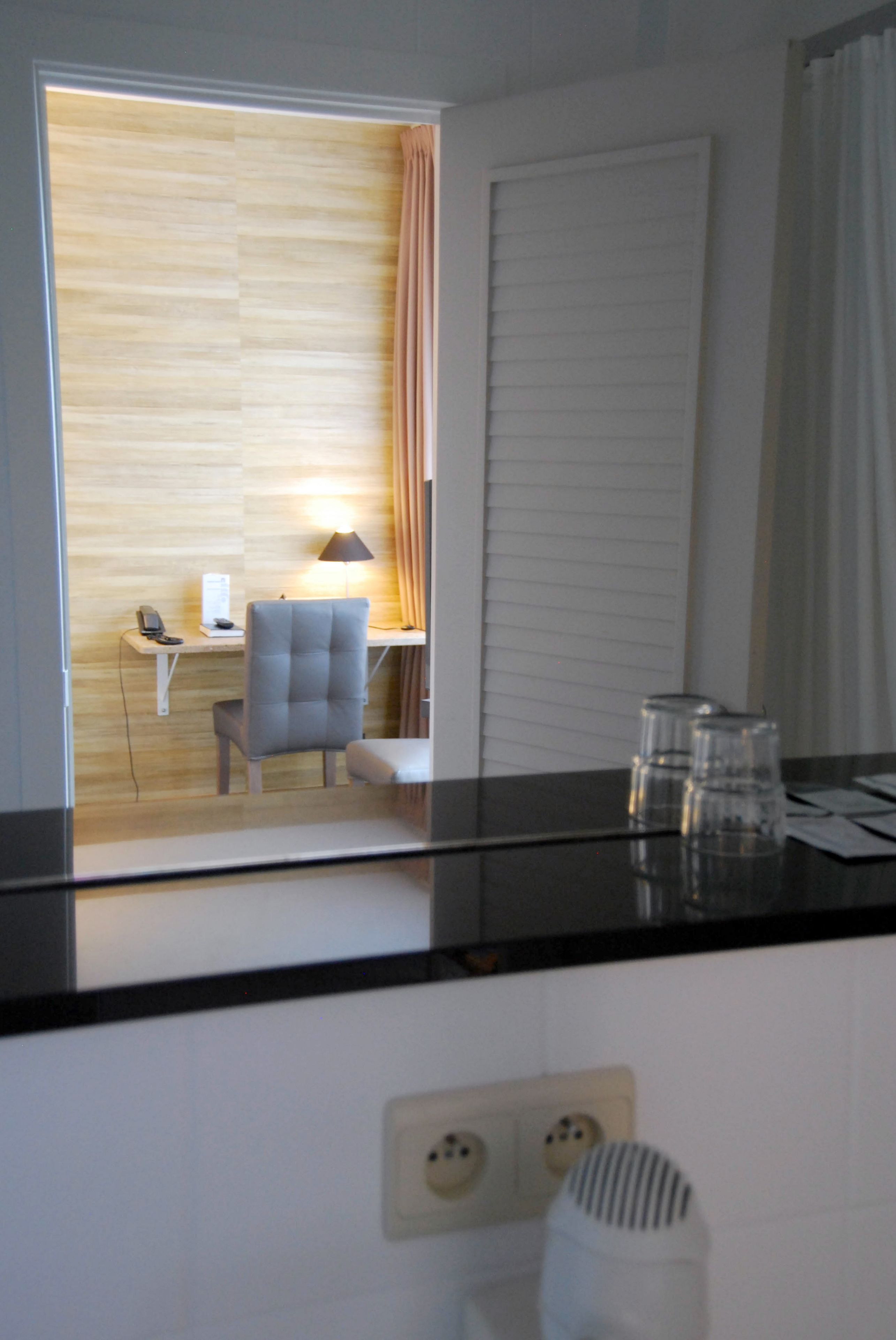 Free cribs/infant beds, rollaway beds, free WiFi