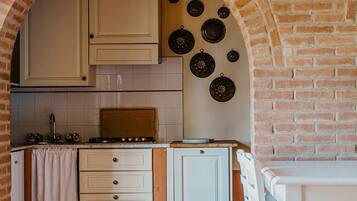 Apartment, 1 Schlafzimmer | Eigene Küche | Kühlschrank, Herdplatte, Toaster, Kochgeschirr/Geschirr/Besteck