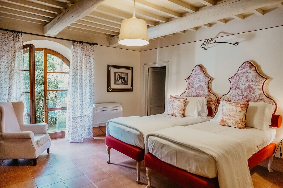 Grand Apartment, 2 Bedrooms | 1 bedroom, desk, free WiFi, bed sheets