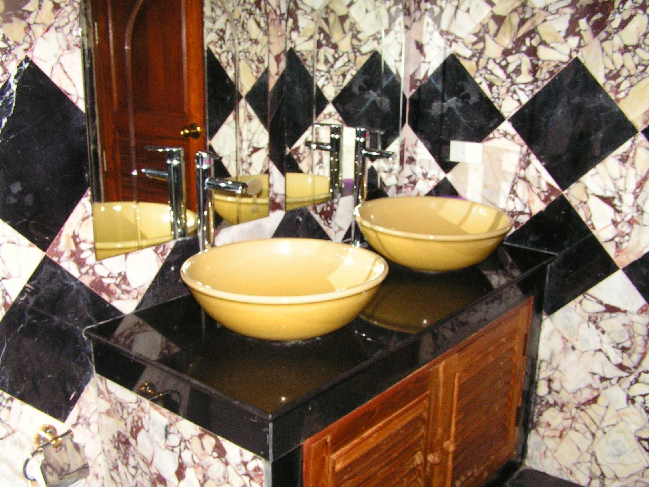 deluxe room | bathroom | hydromassage showerhead, free toiletries, hair dryer, bathrobes