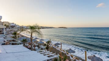 Beach nearby, beach bar