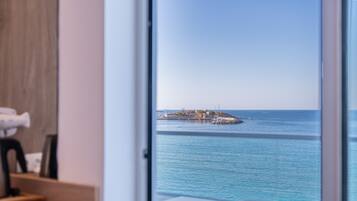 Habitación estándar, vista al mar | Ropa de cama de alta calidad y caja de seguridad en la habitación