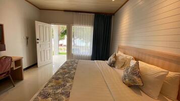 Chambre Deluxe Double ou avec lits jumeaux, en front de plage (Cottage Beachfront) | Coffres-forts dans les chambres, bureau