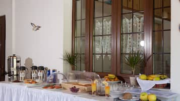Free daily buffet breakfast