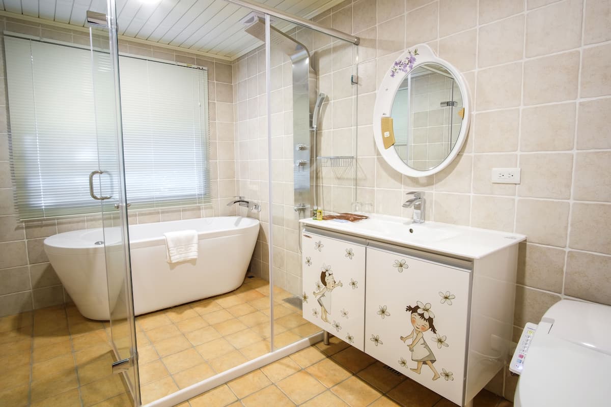 signature house, 2 bedrooms, 2 bathrooms, courtyard view | bathroom | shower, hydromassage showerhead, hair dryer, slippers