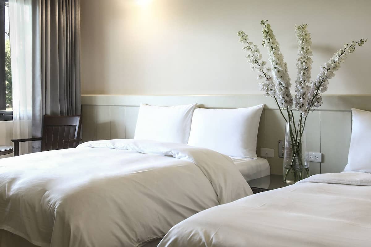 basic quadruple room, 2 double beds | desk, free wifi