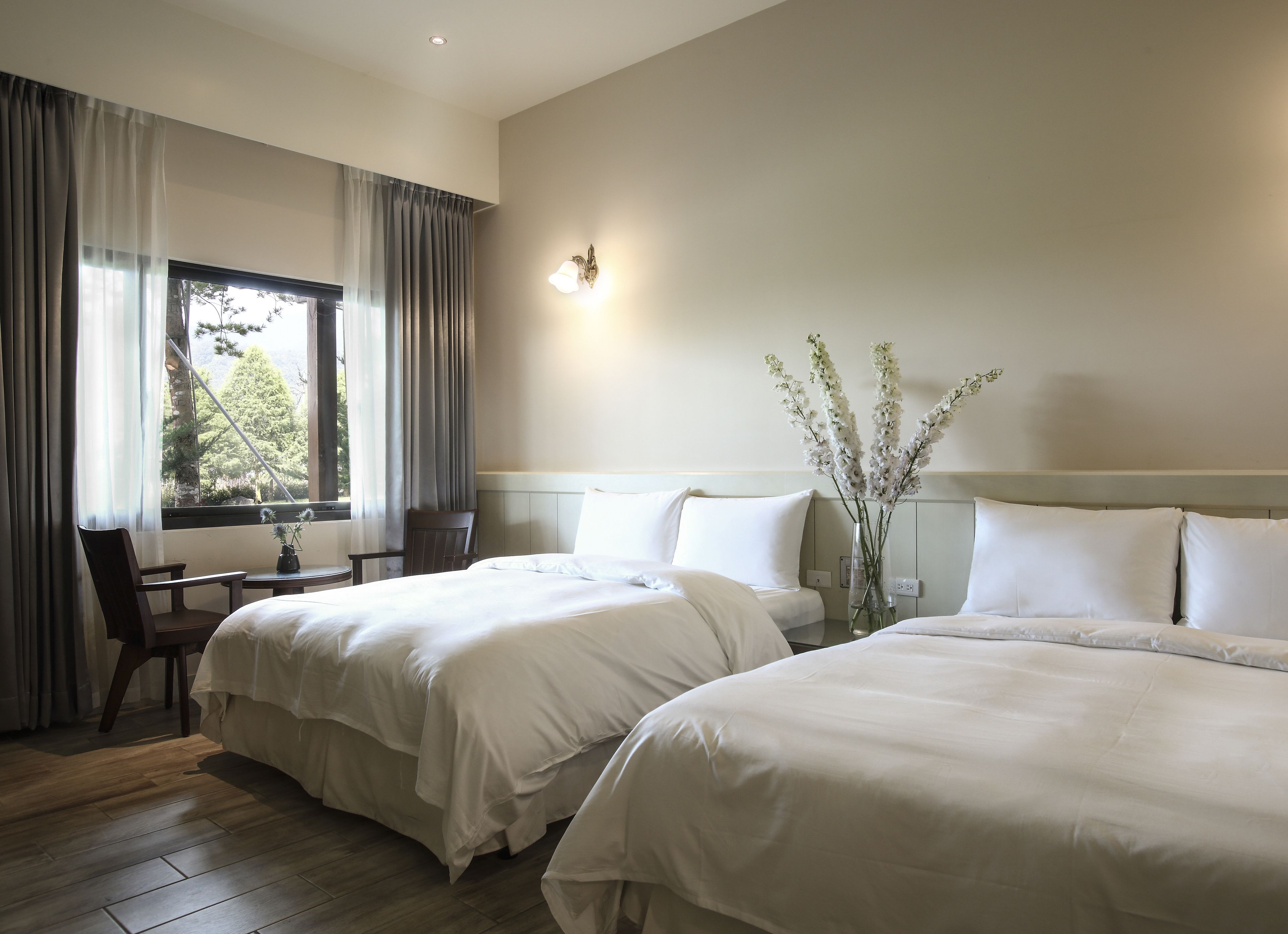 basic quadruple room, 2 double beds | desk, free wifi