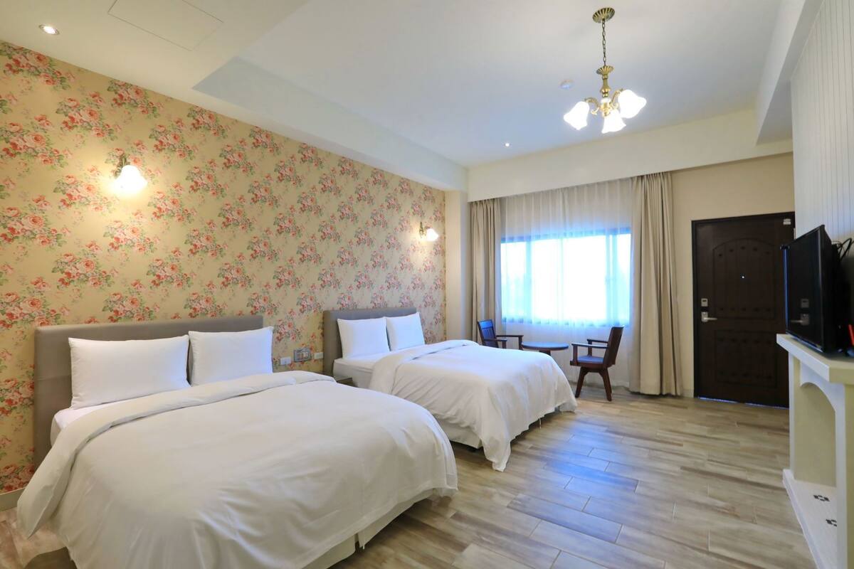 Desk, free WiFi, bed sheets