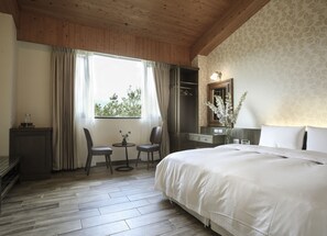 Desk, free WiFi, bed sheets - Yo Shen Jing Resort (Yuchi)