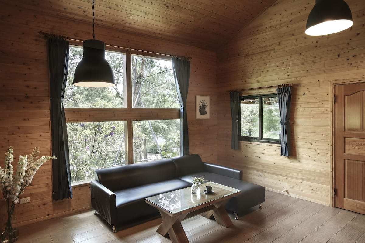 signature house, 2 bedrooms, 2 bathrooms, courtyard view | living room | led tv