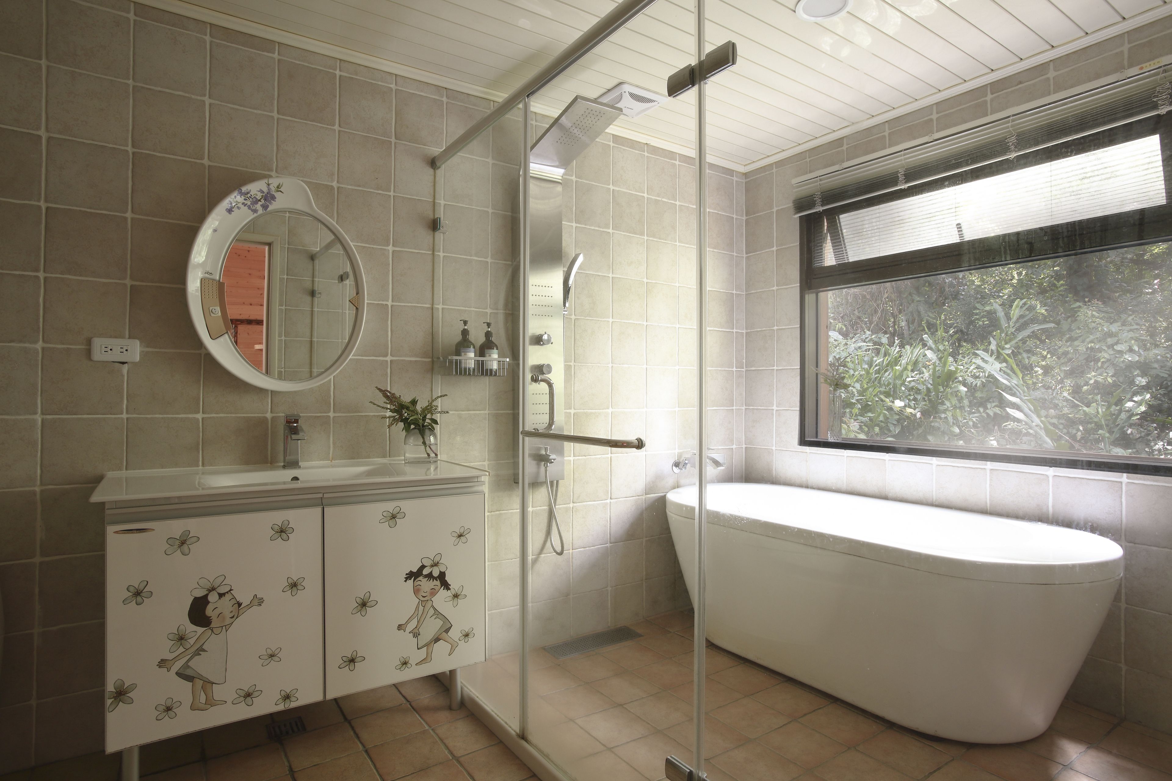 signature house, 2 bedrooms, 2 bathrooms, courtyard view | deep-soaking bathtub