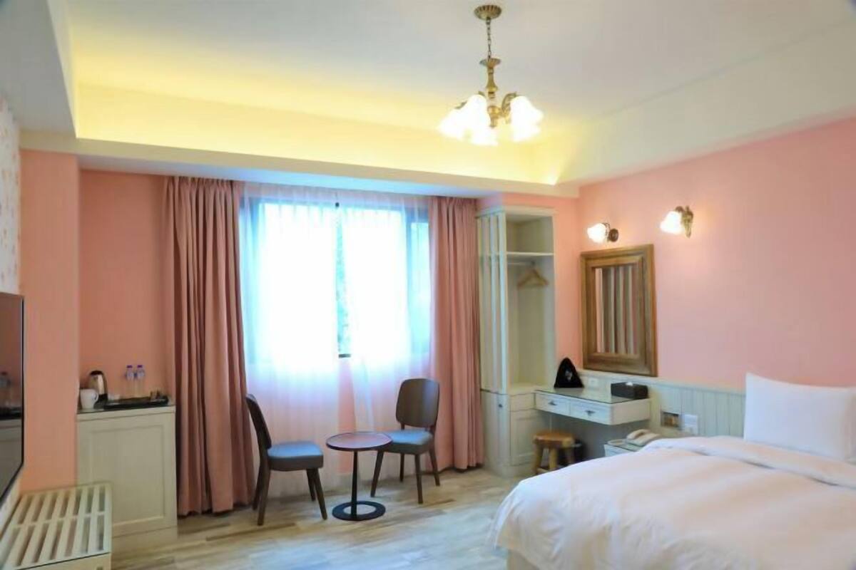 Desk, WiFi (free), bed sheets