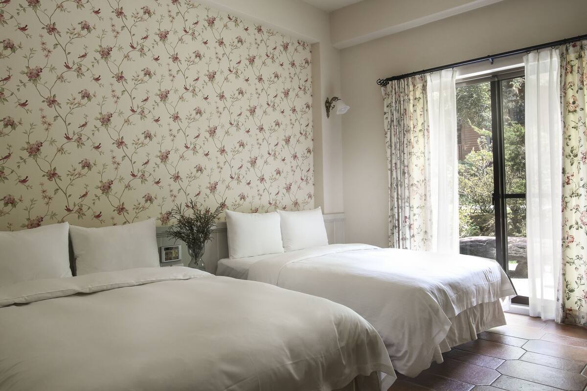 Quadruple Room, 2 Double Beds | Desk, WiFi (free), bed sheets