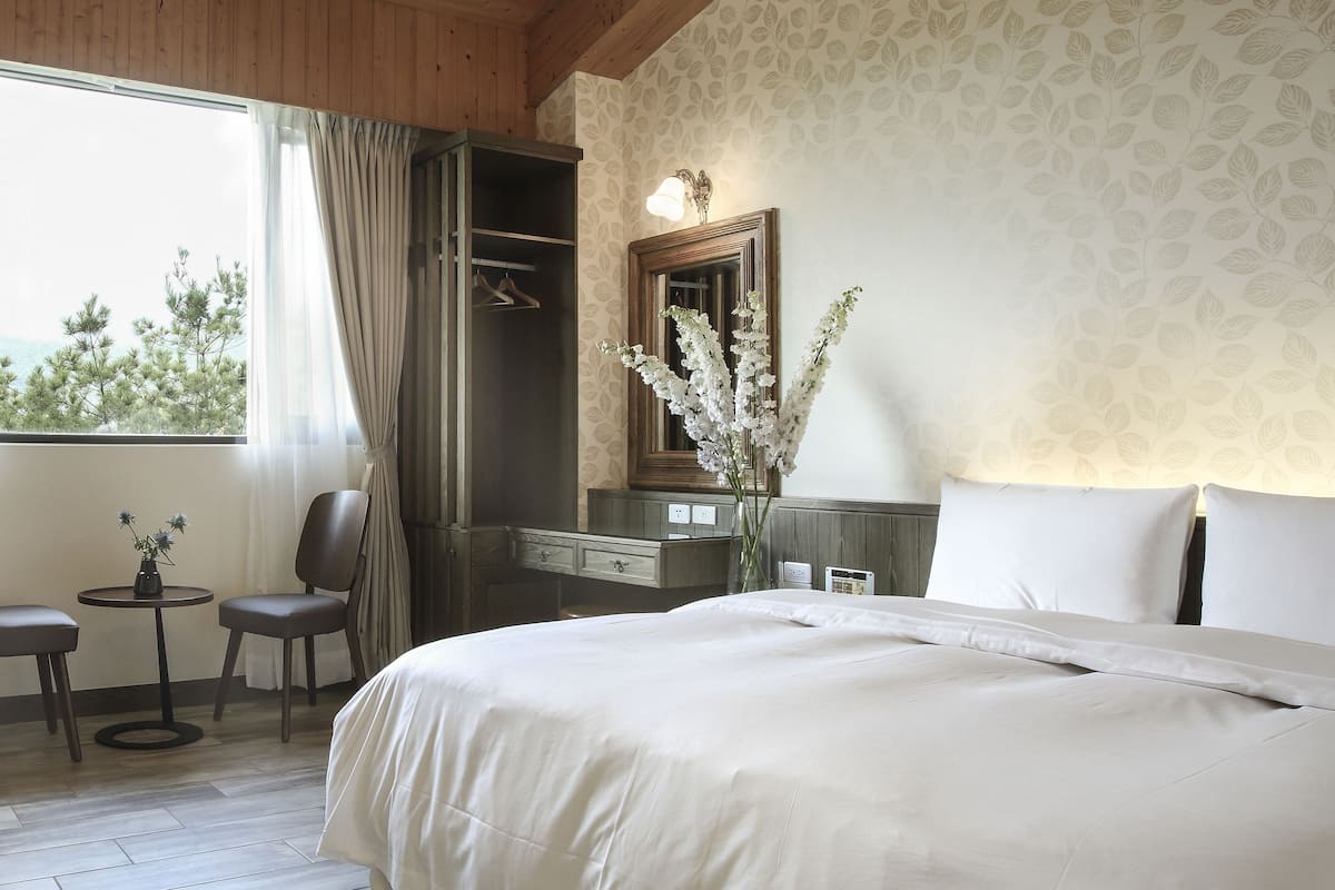 Senior-Doppelzimmer, Badewanne | Schreibtisch, kostenloses WLAN