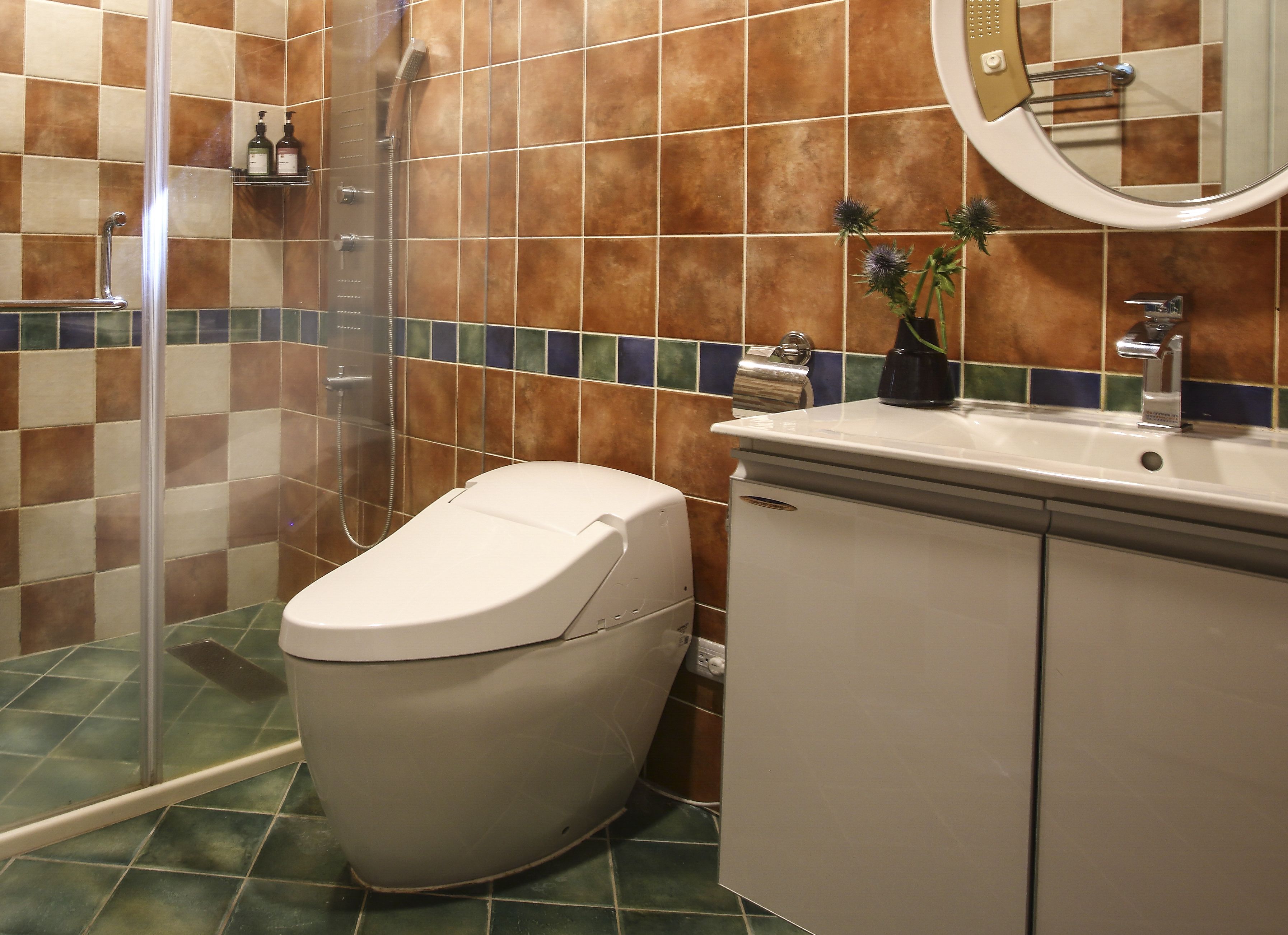 basic quadruple room, 2 double beds | bathroom | shower, hydromassage showerhead, hair dryer, slippers