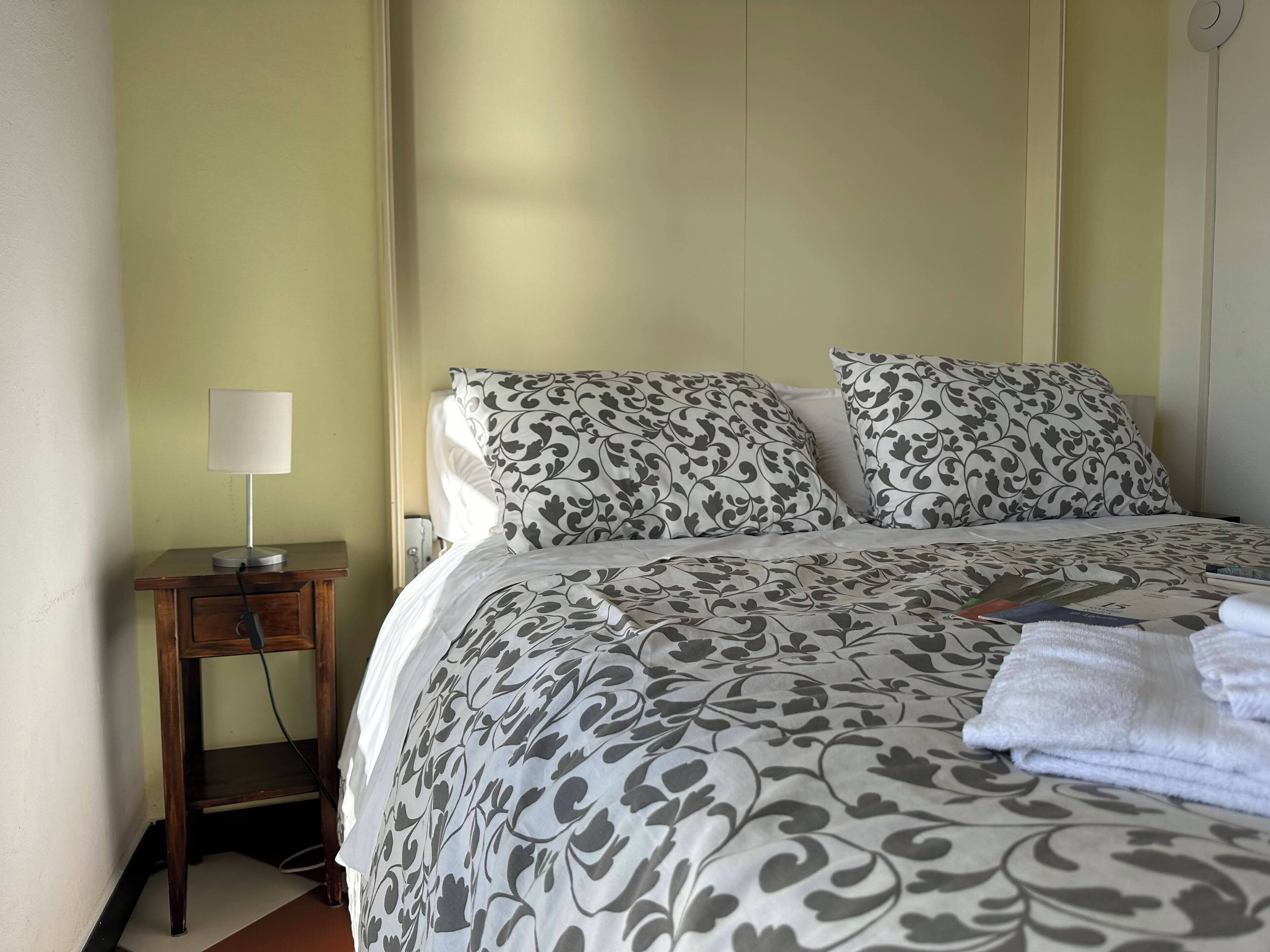 Studio – comfort, balkong, sjøutsikt | Safe på rommet, strykejern/-brett, wi-fi (inkludert) og sengetøy