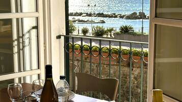 Appartement Confort, 1 chambre, balcon, vue mer | Coin séjour