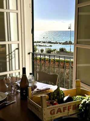 Comfort Apartment, 1 Bedroom, Balcony, Sea View | Living area