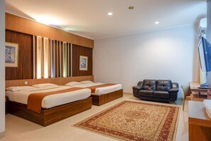 Ylelliset vuodevaatteet, työpöytä, ilmainen Wi-Fi