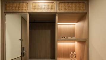 Elite Twin Room | Living area | LCD TV