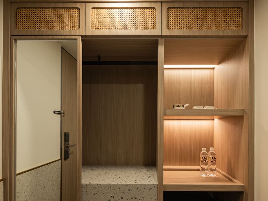 Elite Twin Room | Living area | LCD TV