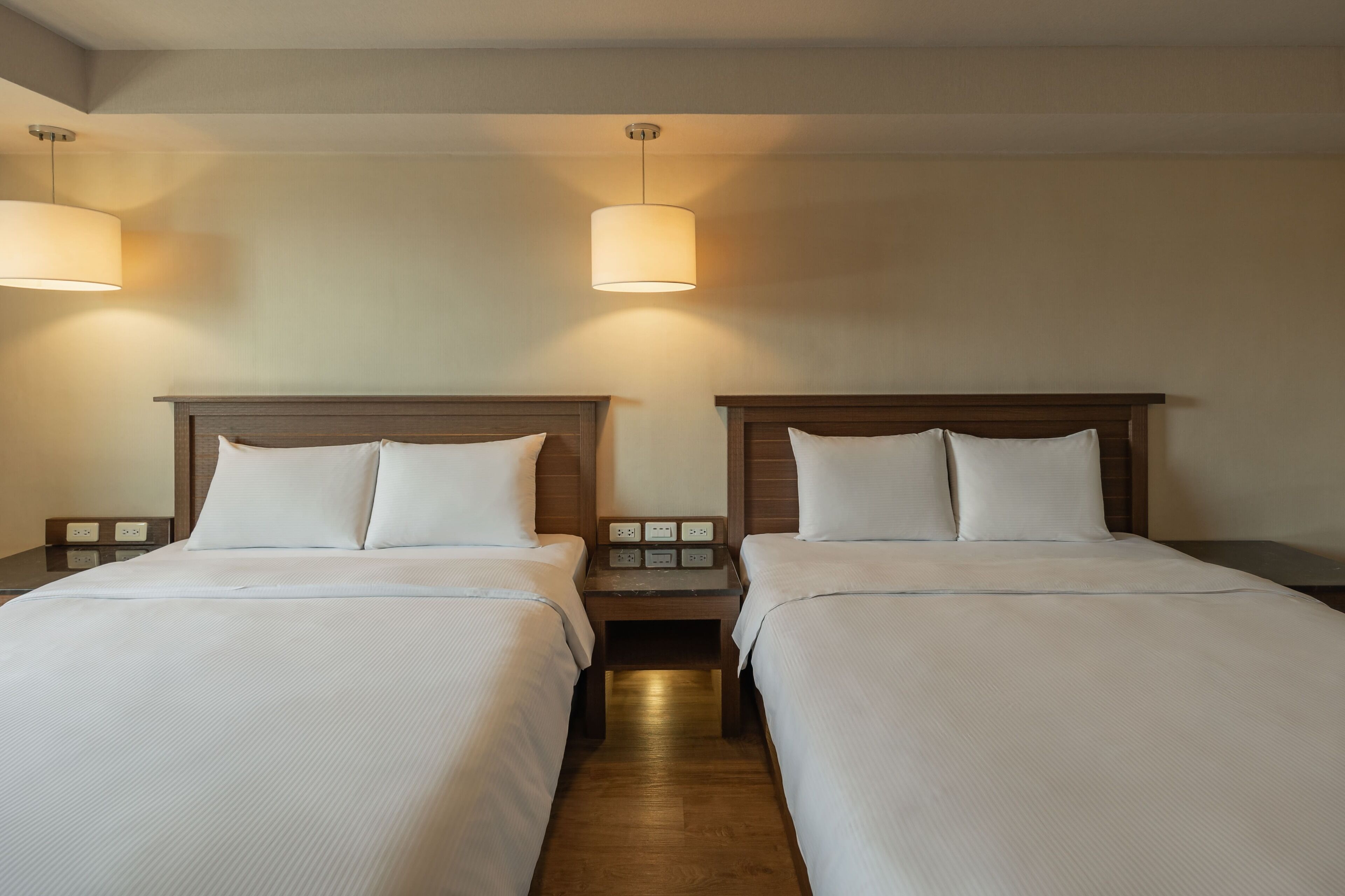 business quadruple room | 1 bedroom, desk, free wifi