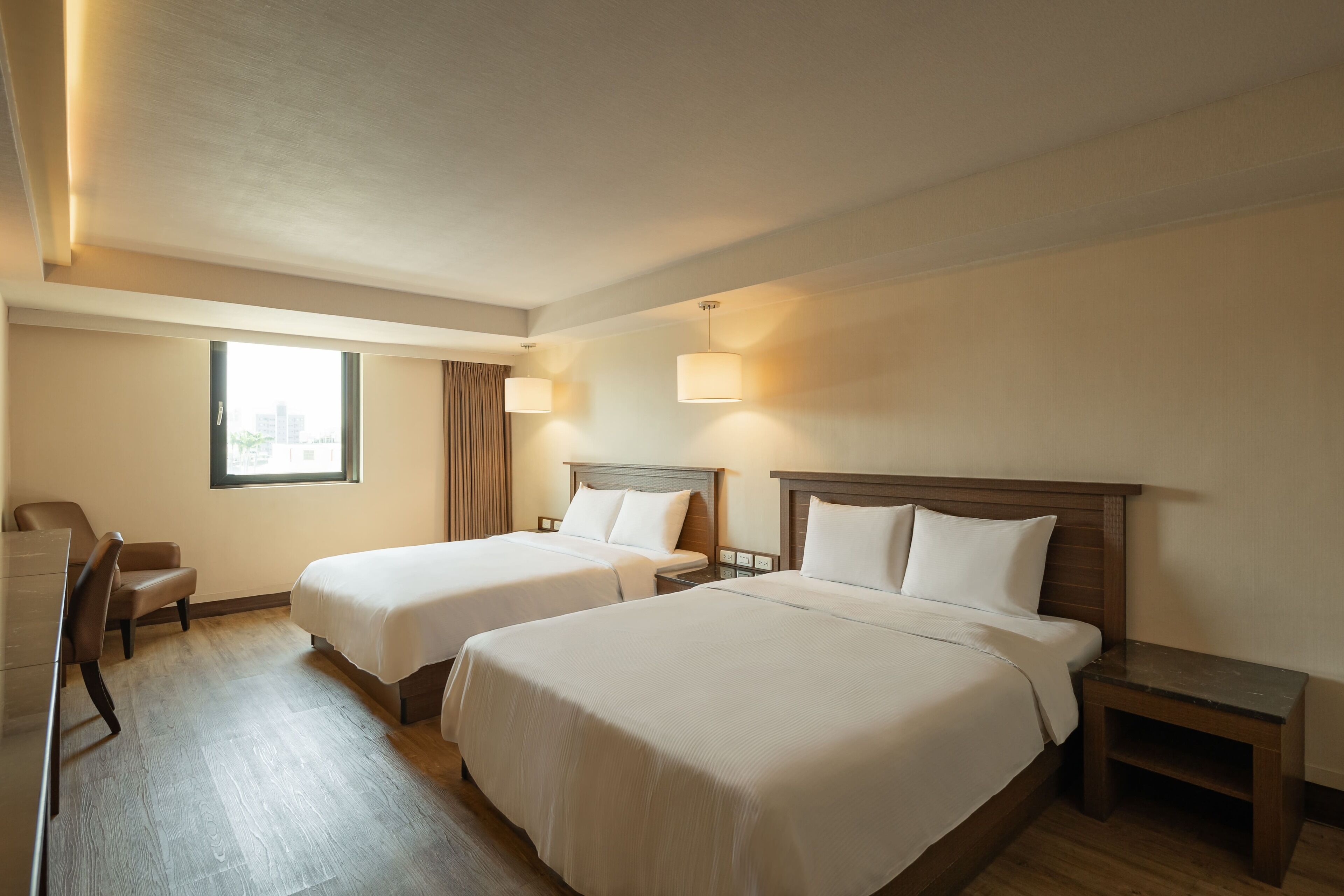 business quadruple room | 1 bedroom, desk, free wifi