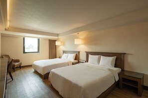 Business Quadruple Room | Desk, free WiFi