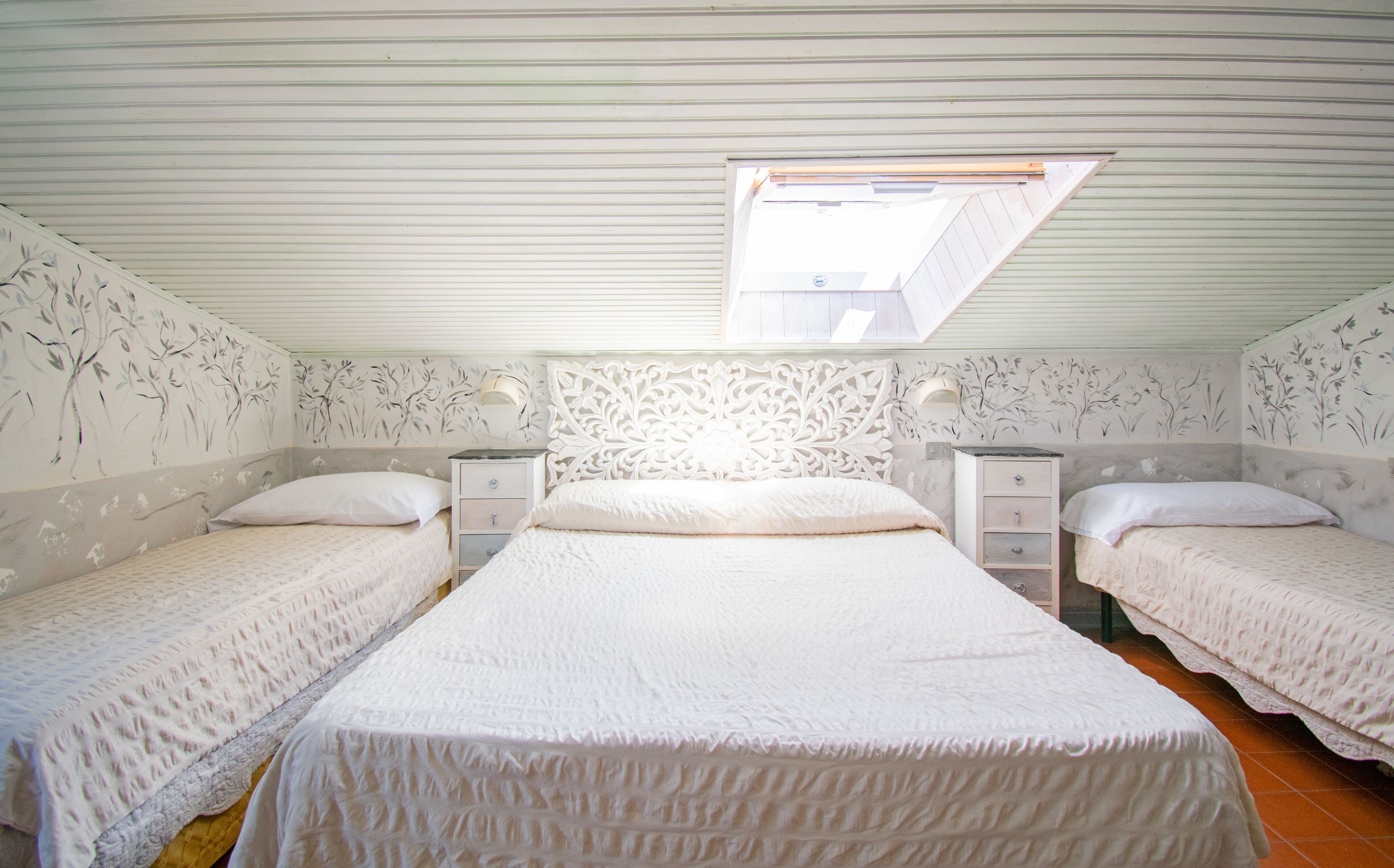 triple room, 1 bedroom | in-room safe, desk, cots/infant beds, free wifi