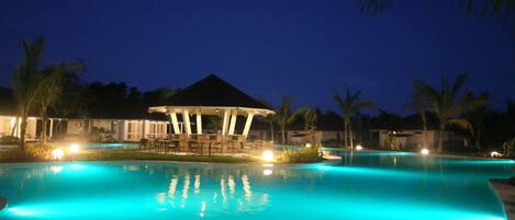 Outdoor pool, pool loungers