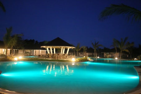 Outdoor pool, sun loungers