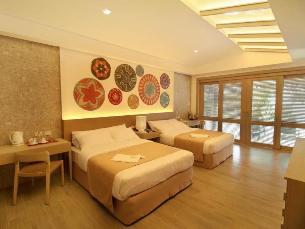 Minibar, in-room safe, desk, free WiFi