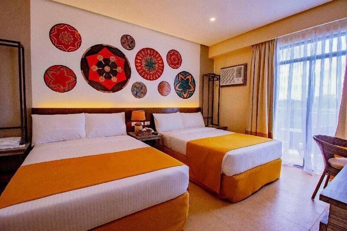 Minibar, in-room safe, desk, free WiFi