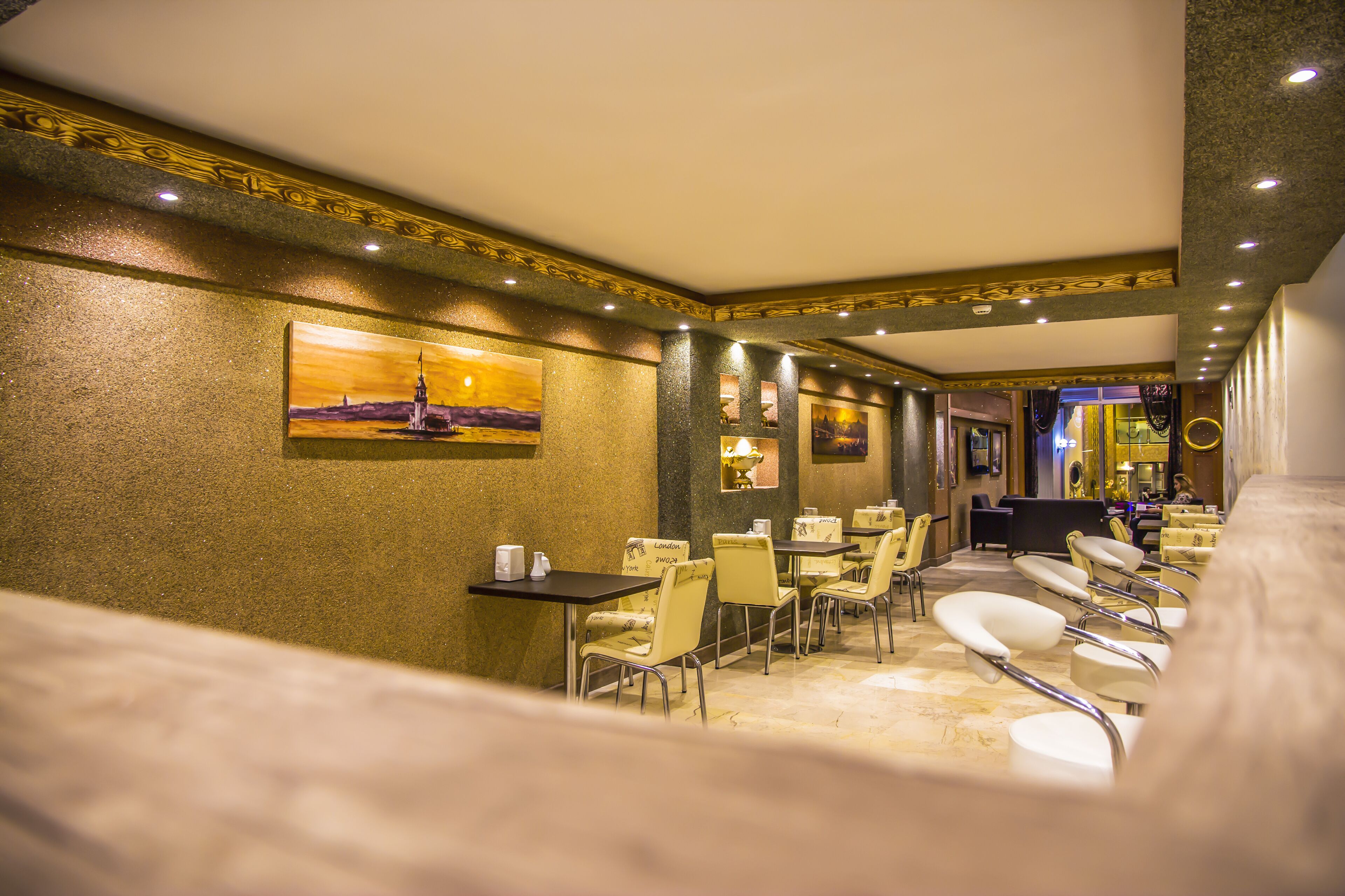 Daily full breakfast (EUR 5 per person)