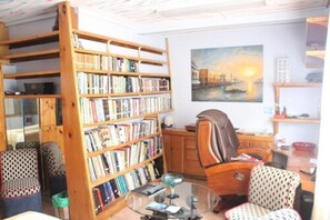 Premier Suite, 1 King Bed, Non Smoking, Kitchenette | Tech - Cool Running Apartments (St. George's)