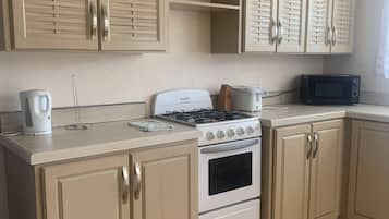 Royal Suite, 4 Bedrooms, Balcony, Courtyard View | Private kitchen | Fridge, microwave, oven, stovetop