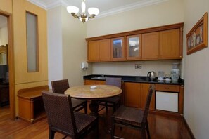 Sengetøy av topp kvalitet, safe på rommet og skrivebord