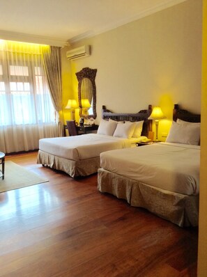 Sengetøy av topp kvalitet, safe på rommet og skrivebord