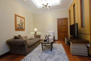 Premium bedding, in-room safe, desk, rollaway beds