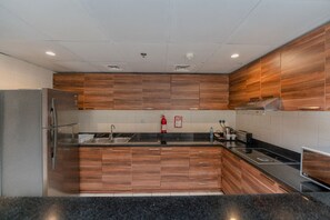 Full-sized fridge, microwave, stovetop, coffee/tea maker