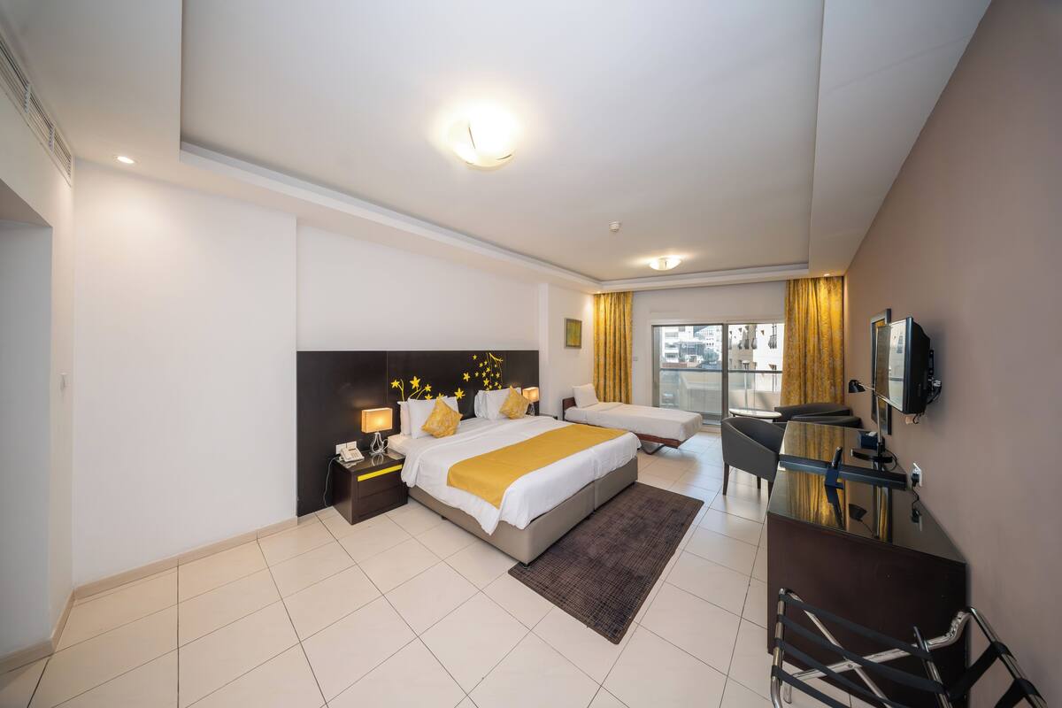 Deluxe Apartment | 1 bedroom, in-room safe, desk, blackout curtains